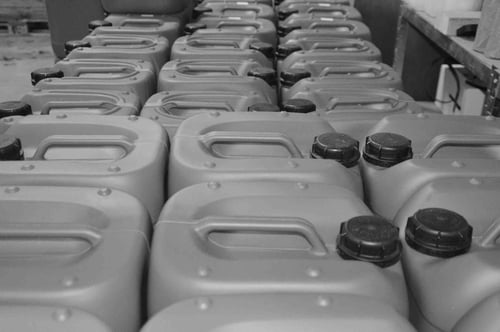 Liquid cans with cleaning liquids for the print industry